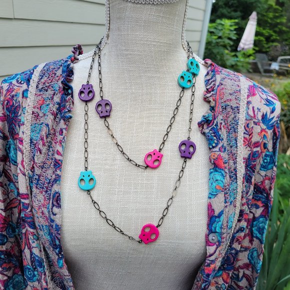 Fizz 50" long necklace with multicolor skulls - Picture 2 of 2